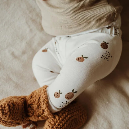 Babylegging_biologisch_katoen_met_orangeprint_close-up