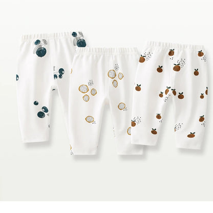 Drie baby leggings van biologisch katoen met fruitprints in groen, geel en bruin op witte achtergrond