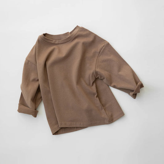 Minimalistische taupe oversized sweatshirt voor babies en peuters | Casual lange mouwen trui van katoenmix | Trendy neutrale streetwear mode