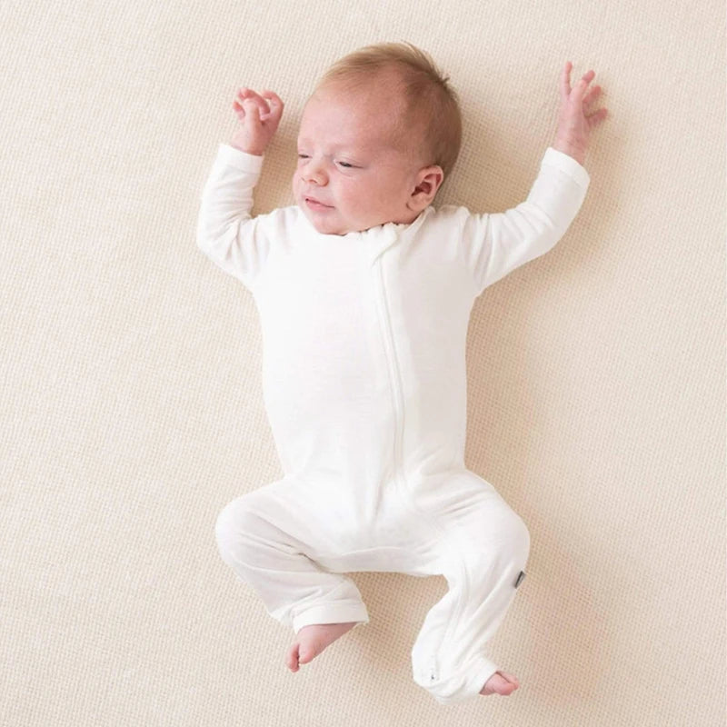 Ademende Bamboe Baby Jumpsuit met Footies en Lange Mouwen